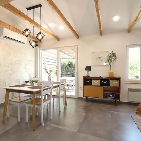 Holiday House "Laurus Garden" With Private Parking Medulin Exterior photo