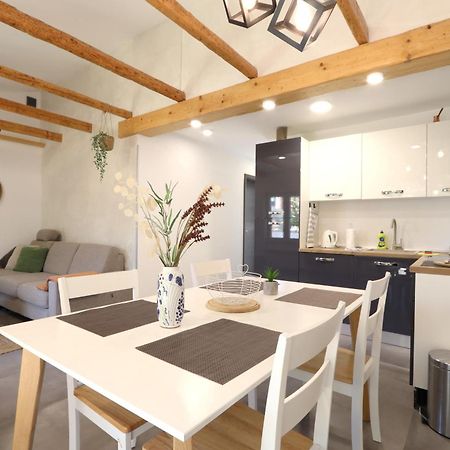 Holiday House "Laurus Garden" With Private Parking Medulin Exterior photo