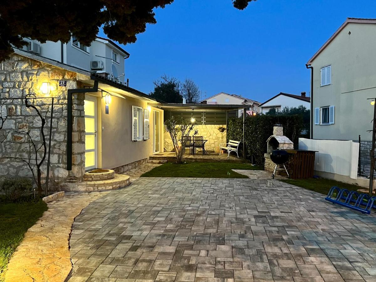 Holiday House "Laurus Garden" With Private Parking Medulin Exterior photo
