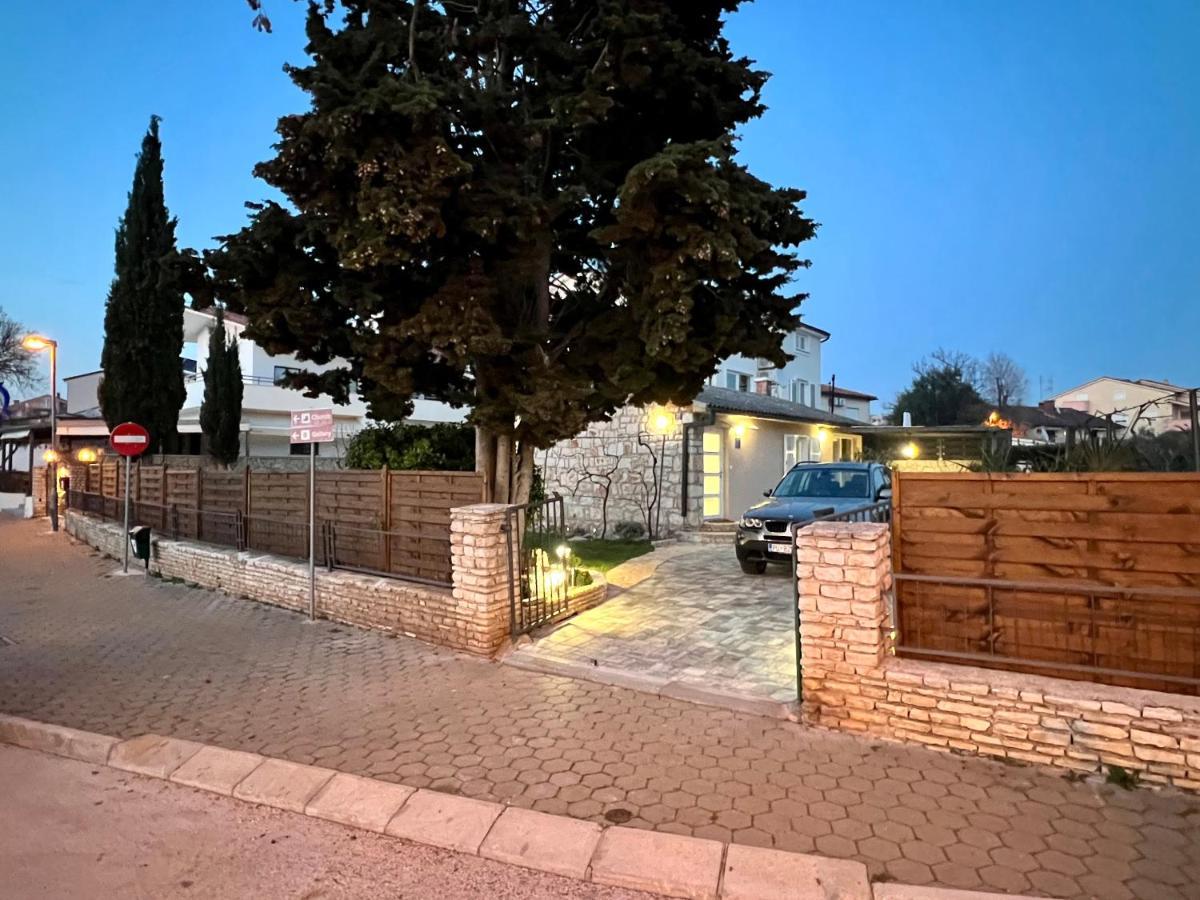 Holiday House "Laurus Garden" With Private Parking Medulin Exterior photo