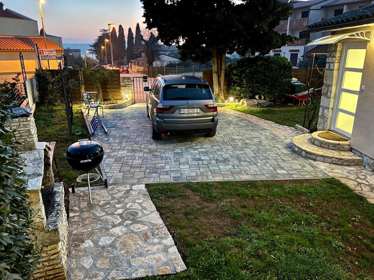 Holiday House "Laurus Garden" With Private Parking Medulin Exterior photo