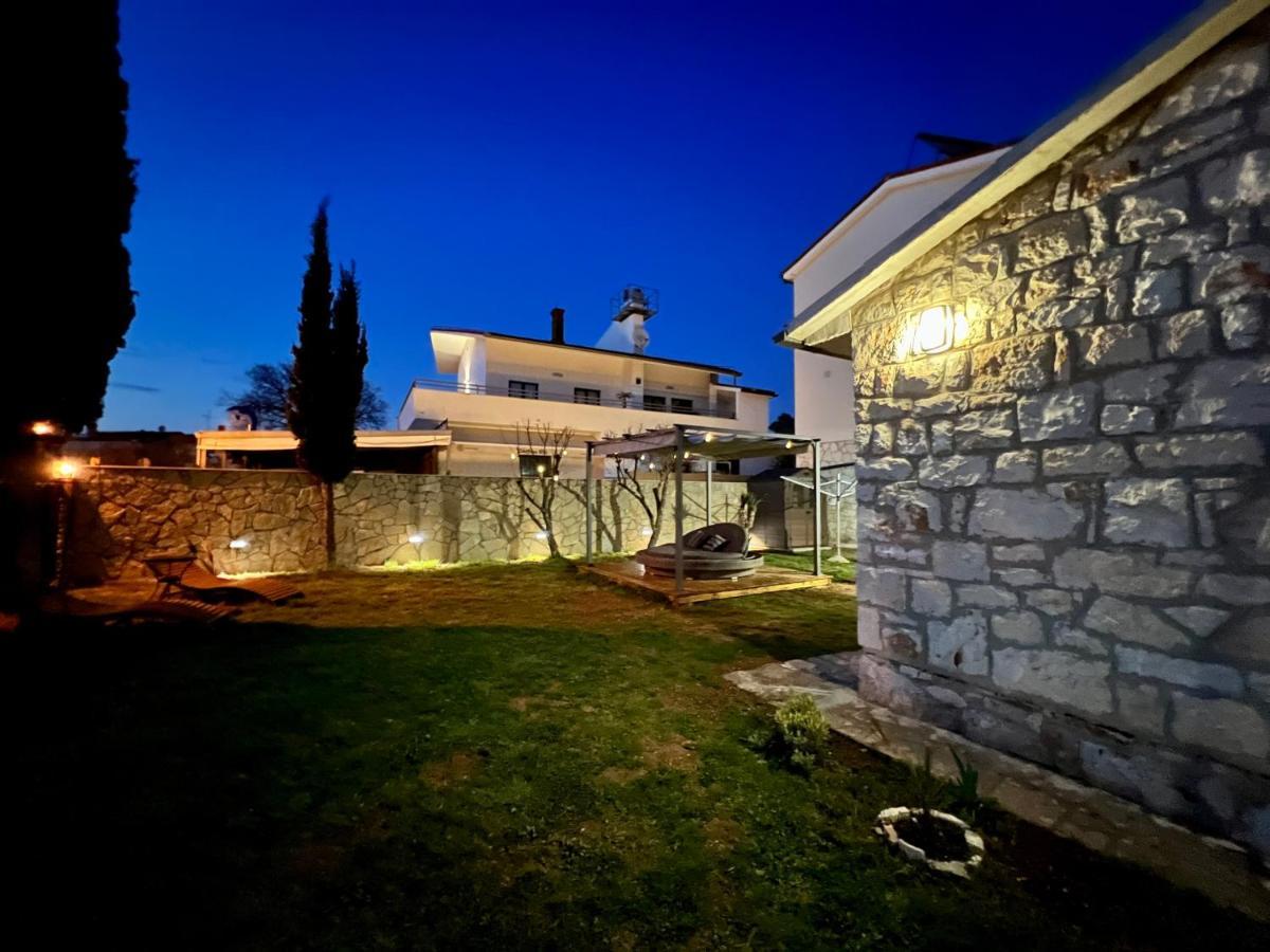 Holiday House "Laurus Garden" With Private Parking Medulin Exterior photo