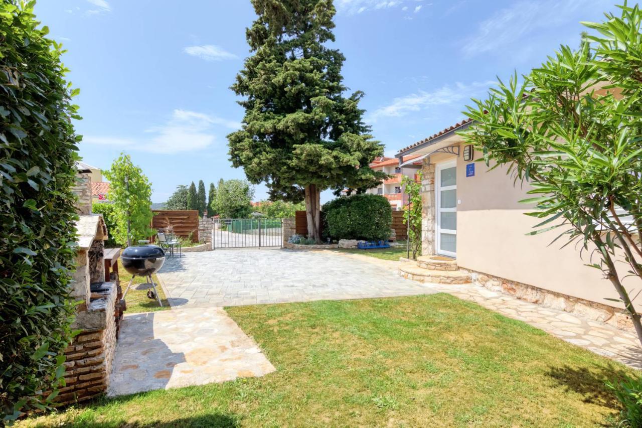 Holiday House "Laurus Garden" With Private Parking Medulin Exterior photo